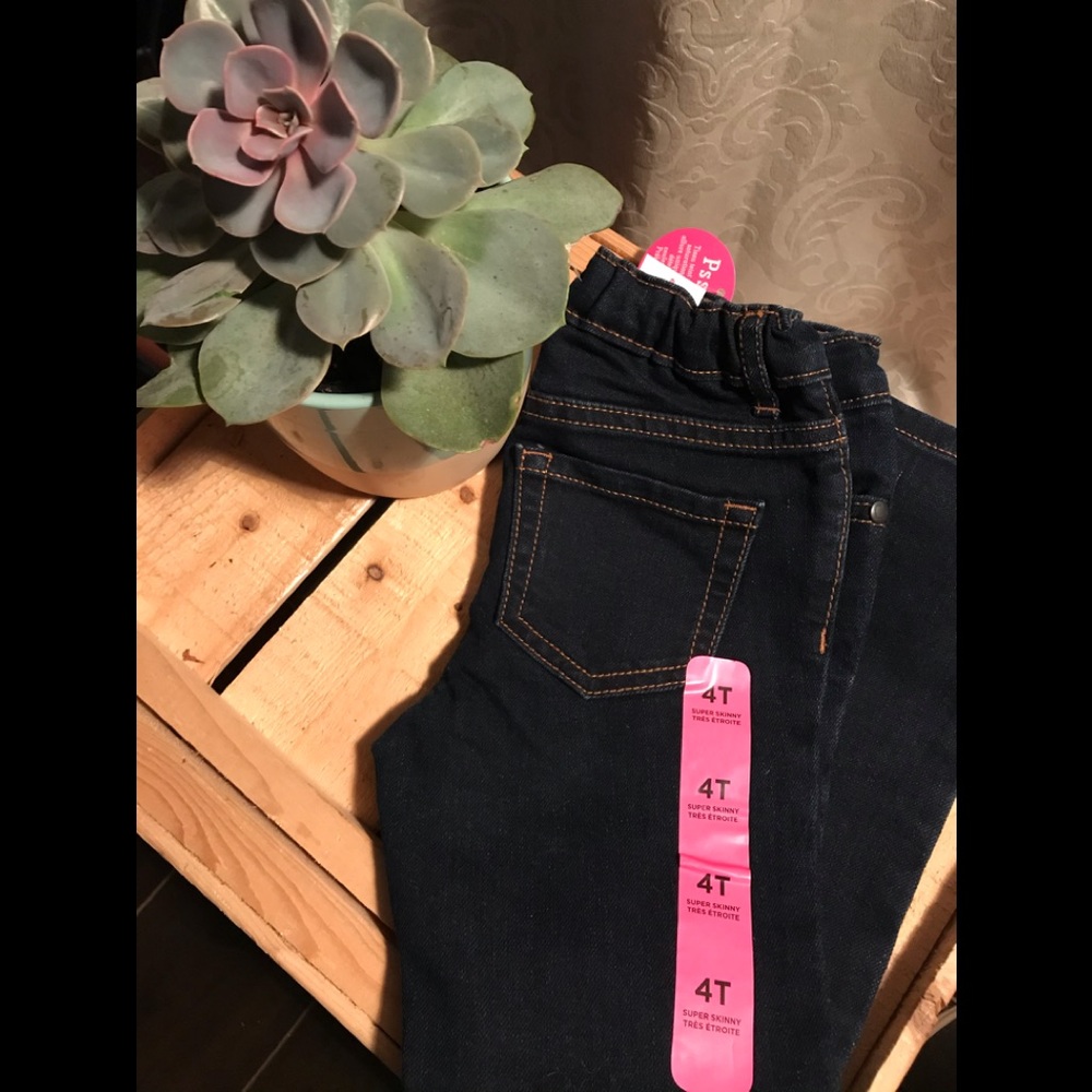 Very Dark Wash Skinny Jeans 👖